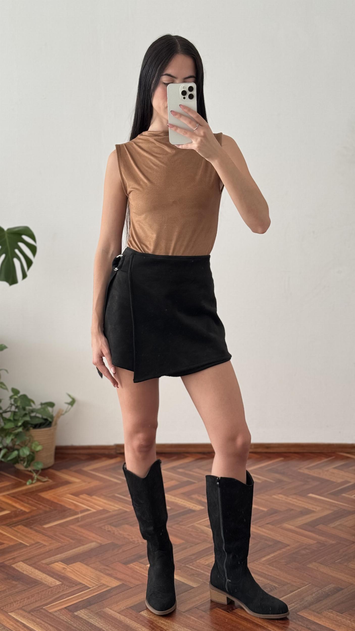 Short pollera Camel bordo m