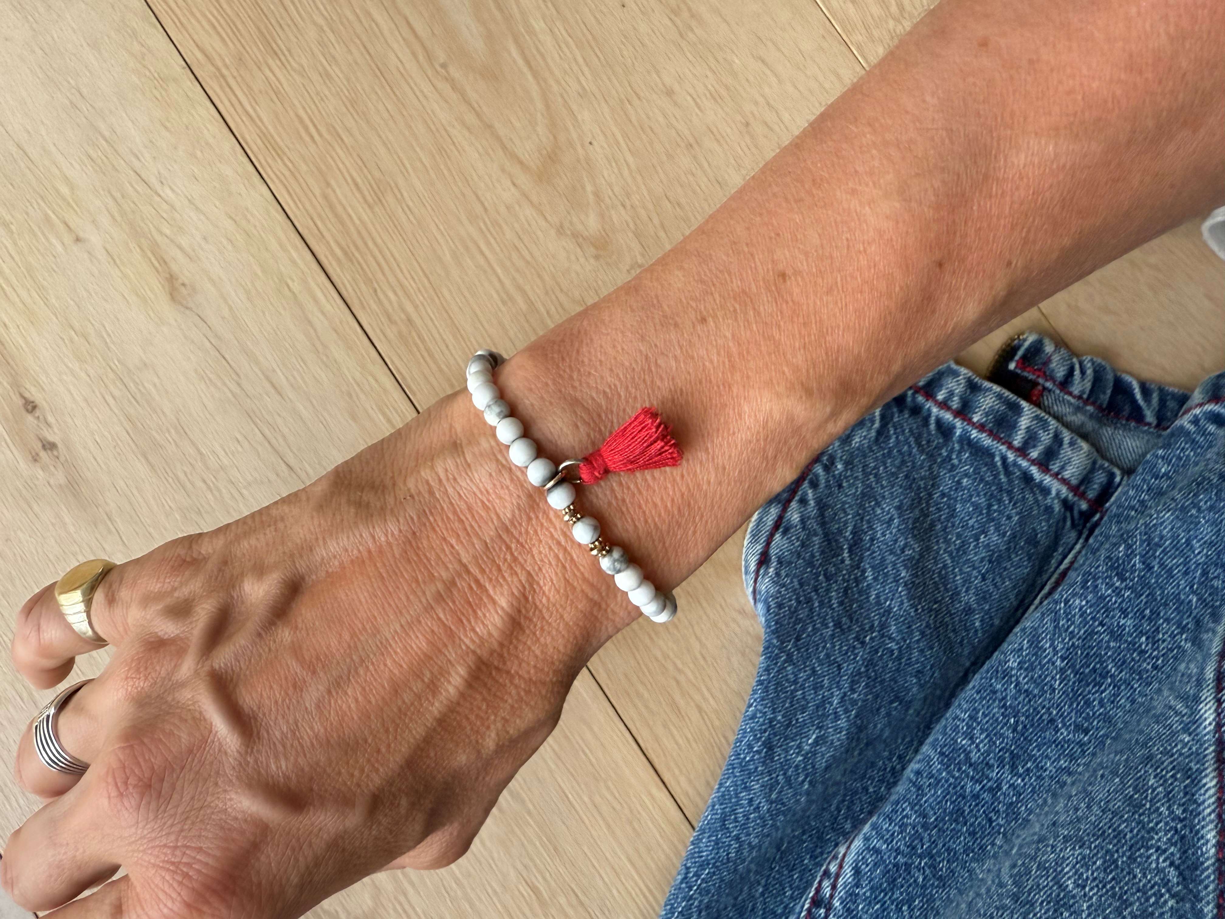 PULSERA HOWLITA CON RED